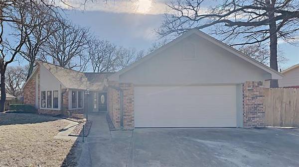 404 Greenleaf Drive, Azle, TX 76020