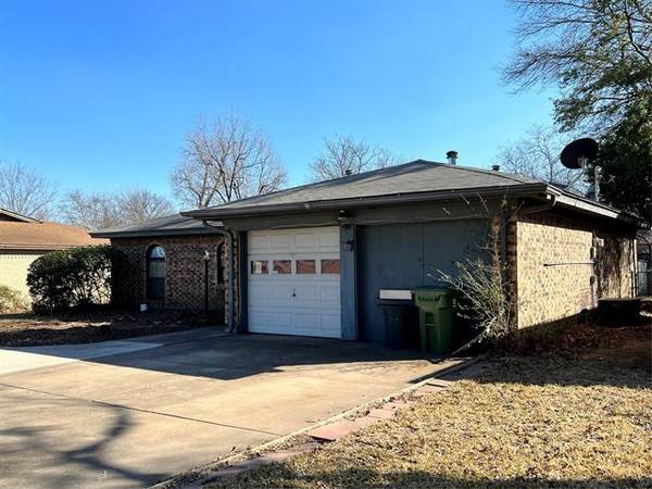 8108 Cross Drive, North Richland Hills, TX 76182