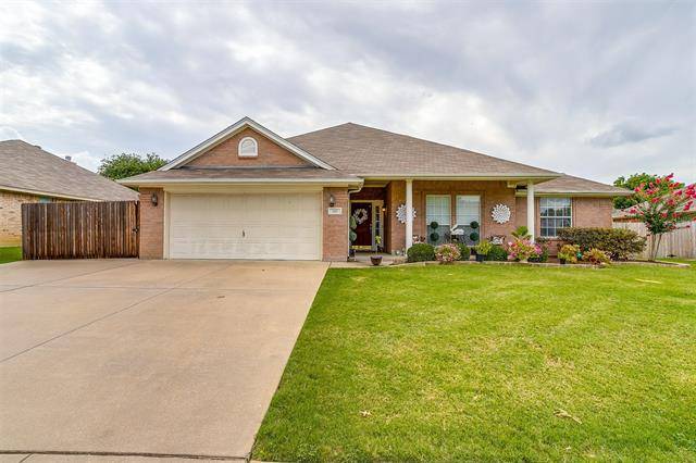 321 Angela Drive, Burleson, TX 76028