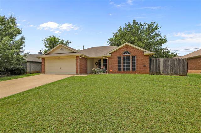 521 Arbor Lane, Burleson, TX 76028