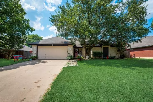 521 Pleasant Valley Drive, Burleson, TX 76028