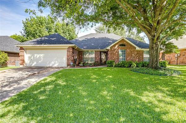 132 Sandlewood Lane, Burleson, TX 76028