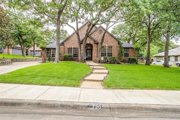 720 Red Oak, Crowley, TX 76036