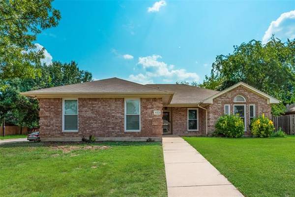 833 Park Meadow Lane, Burleson, TX 76028