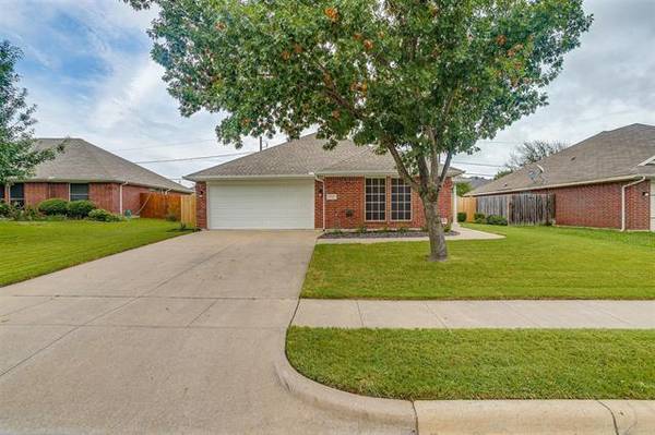 1028 Heberle Drive, Burleson, TX 76028