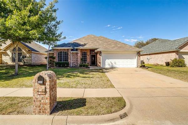 305 Shane Lane, Burleson, TX 76028