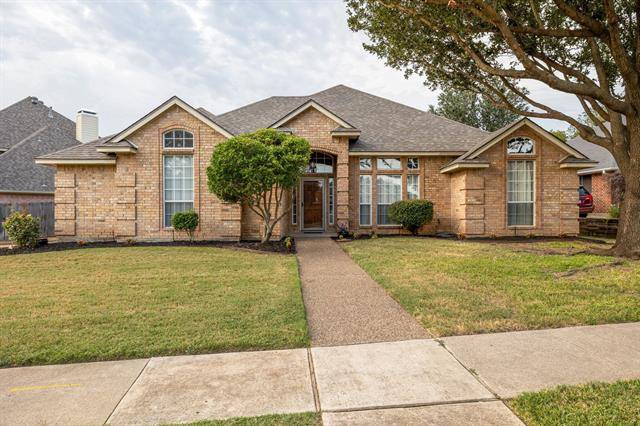 111 Heneretta Drive, Hurst, TX 76054