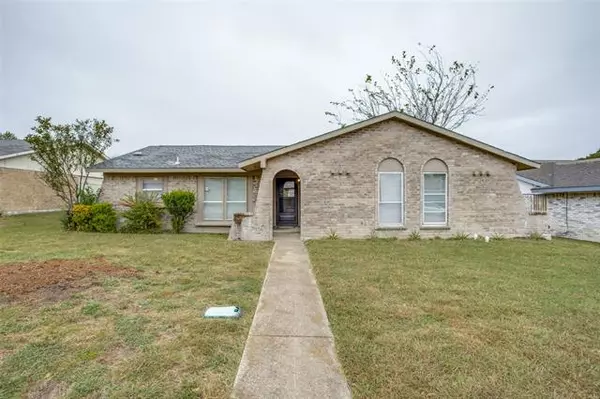 2711 Meadow Harvest Lane, Dallas, TX 75237