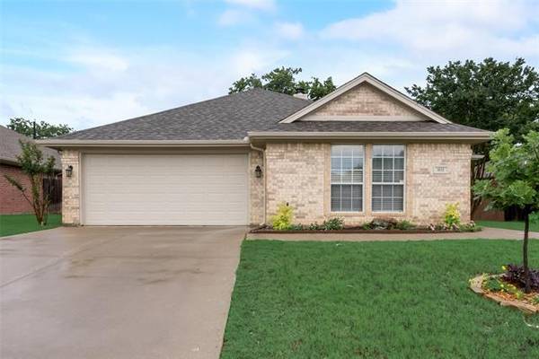 1012 Heberle Drive, Burleson, TX 76028