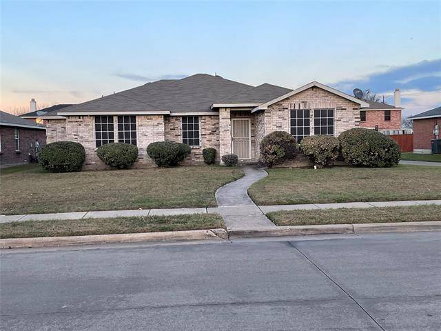 2808 Amber Waves Lane, Lancaster, TX 75134