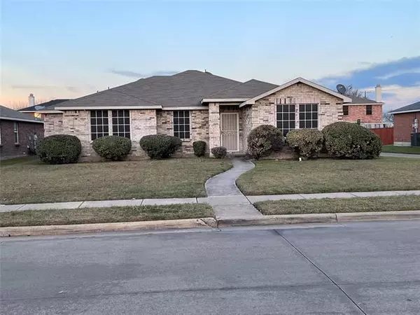 2808 Amber Waves Lane, Lancaster, TX 75134