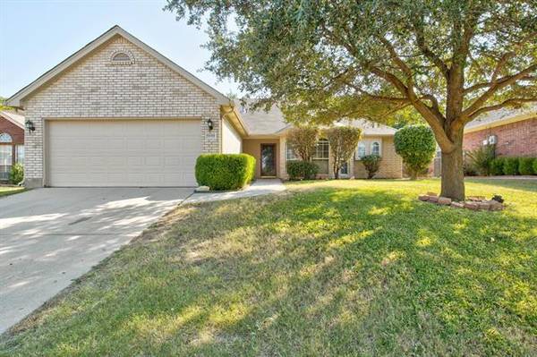 1045 Springwood Drive, Saginaw, TX 76179