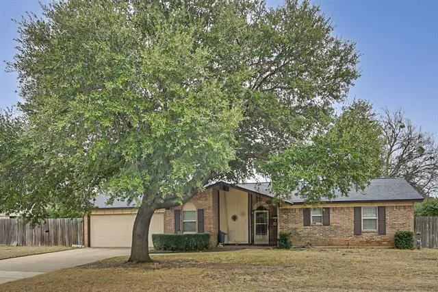 417 E Glendale Street, Crowley, TX 76036