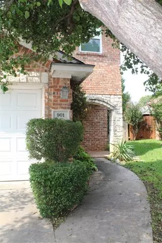 901 Saddle Drive, Euless, TX 76039