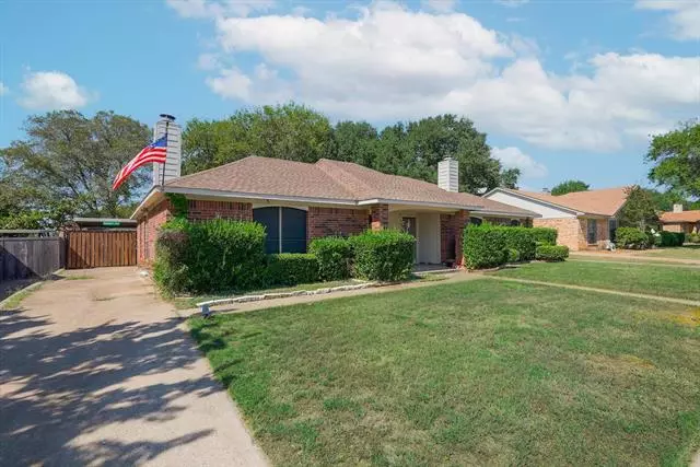 2913 Hilltop Drive, Euless, TX 76039