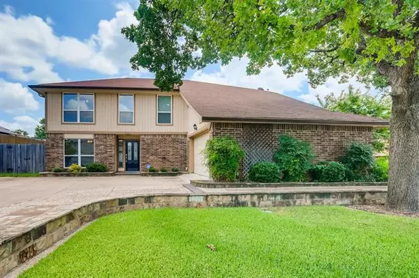 2400 Greenridge Court, Euless, TX 76039