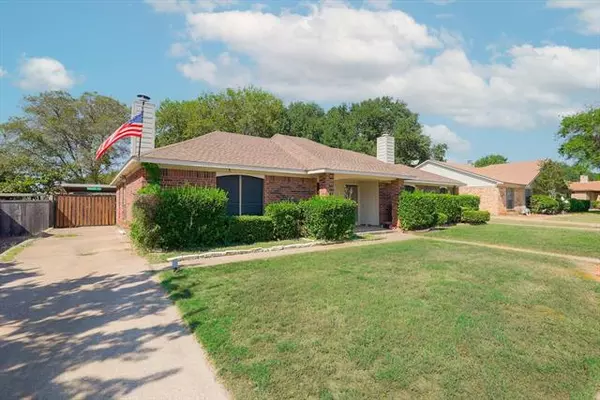 2911 Hilltop Drive, Euless, TX 76039