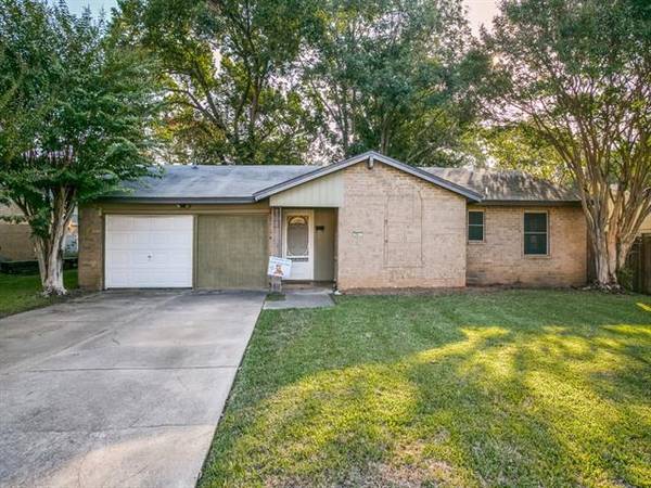 907 Henslee Drive, Euless, TX 76040