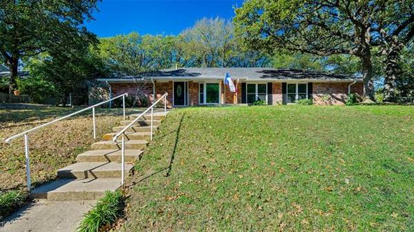 1202 Cliffwood Road, Euless, TX 76040