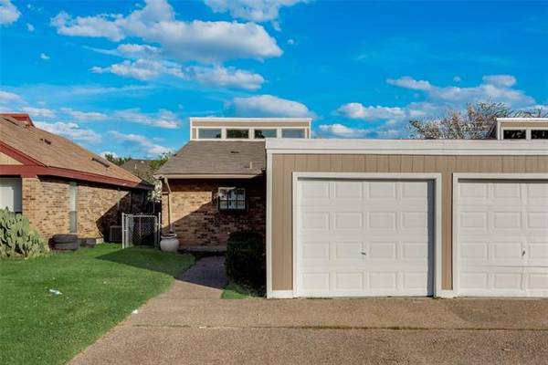 205 Yorkshire Court, Euless, TX 76040