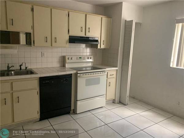 Lauderhill, FL 33351,4945 NW 82nd Ave  #204