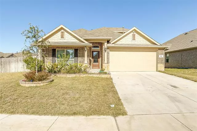 836 Skytop Drive, Fort Worth, TX 76052