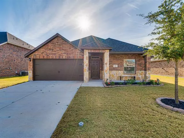 546 Clearlake Drive, Waxahachie, TX 75165