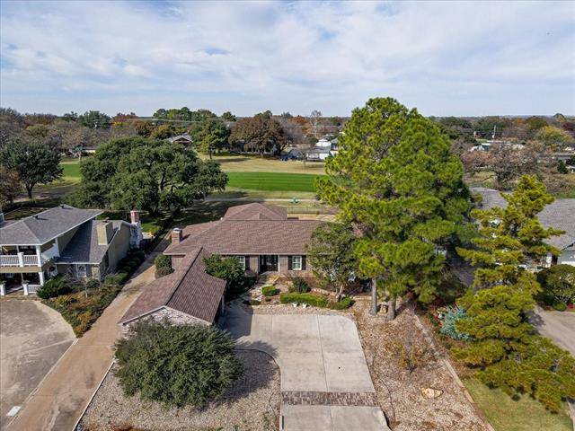 4016 Crescent Drive, Granbury, TX 76049