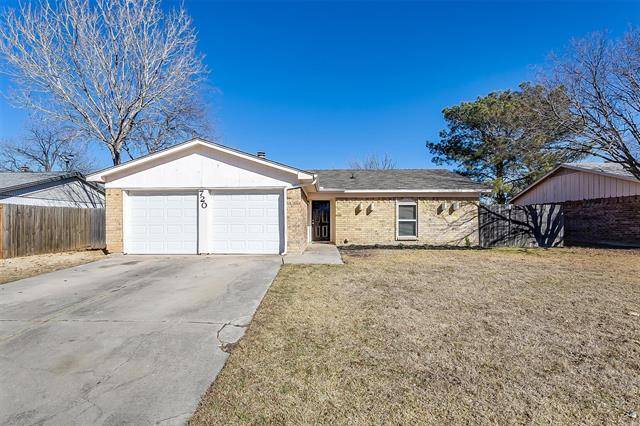 720 Meadowdale Drive, Saginaw, TX 76179