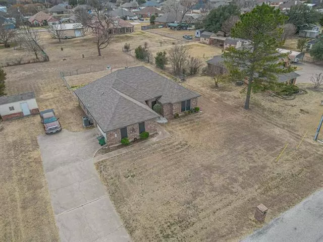 621 Sandstone Lane, Granbury, TX 76048