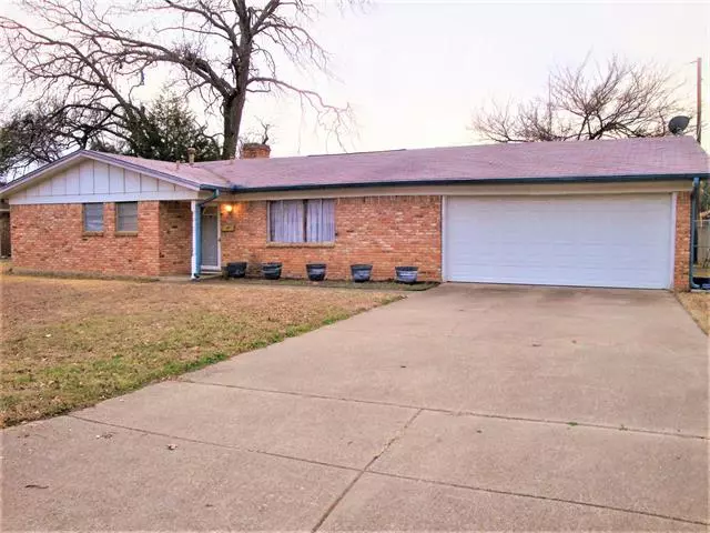 Hurst, TX 76053,1025 W Creek Drive