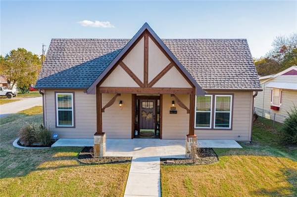 809 E Milam Street, Ennis, TX 75119