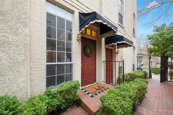 4228 Buena Vista Street #102, Dallas, TX 75205