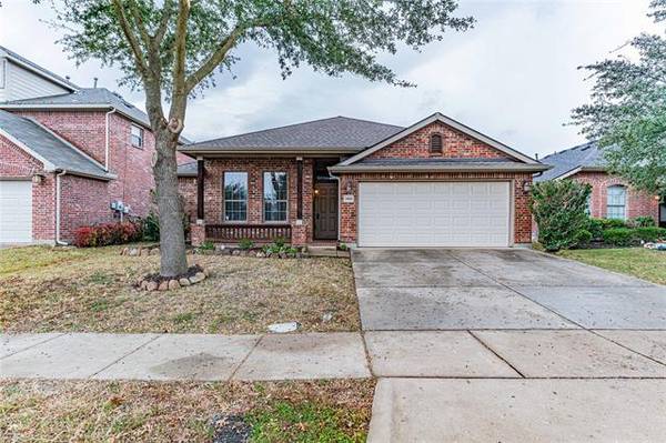 9008 Post Oak Drive, Arlington, TX 76002