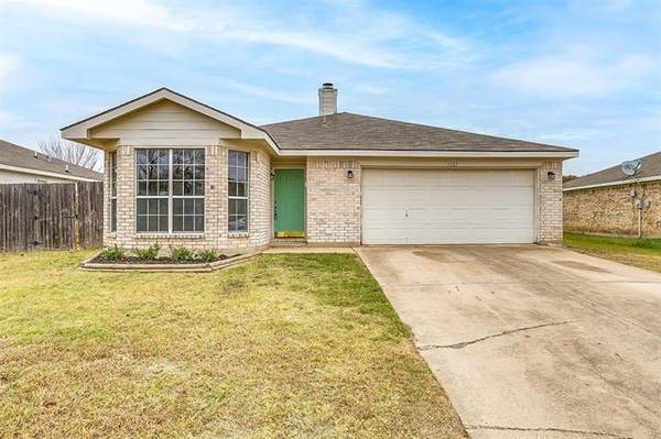 1121 Sandalwood Drive, Fort Worth, TX 76140