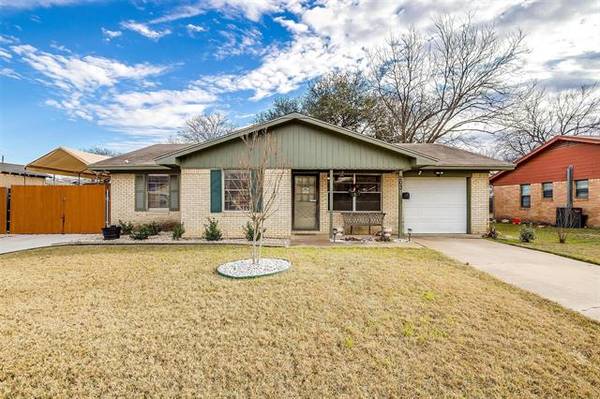 203 Murphy Road, Burleson, TX 76028