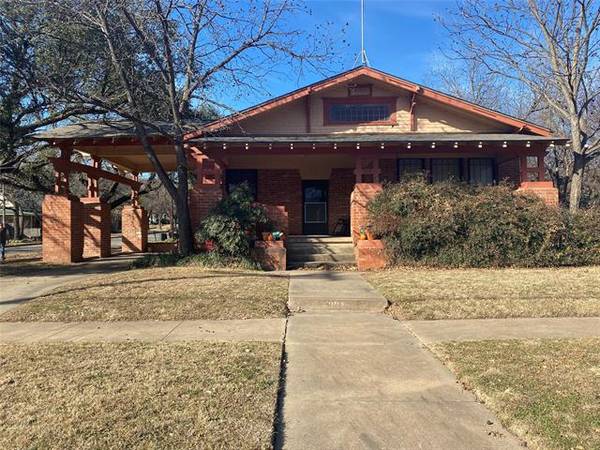 901 4th Avenue NW, Mineral Wells, TX 76067