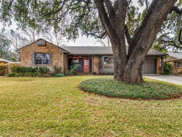 3905 Ann Arbor Court, Fort Worth, TX 76109