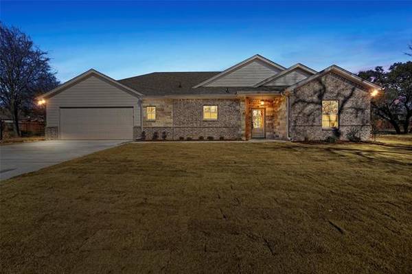 3907 Davis Road, Granbury, TX 76049