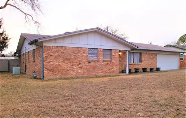 Hurst, TX 76053,1025 W Creek Drive