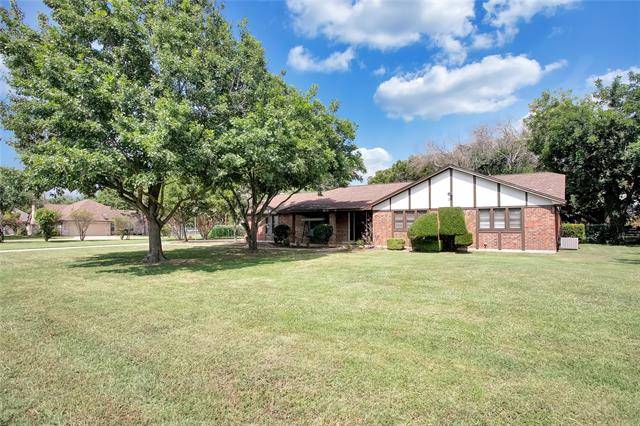 111 Mccullar Road, Burleson, TX 76028