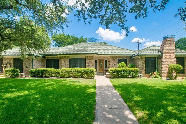 5813 Cedarcrest Drive, Haltom City, TX 76117