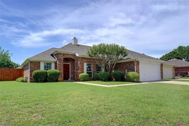 301 Park Forest Court, Hurst, TX 76053