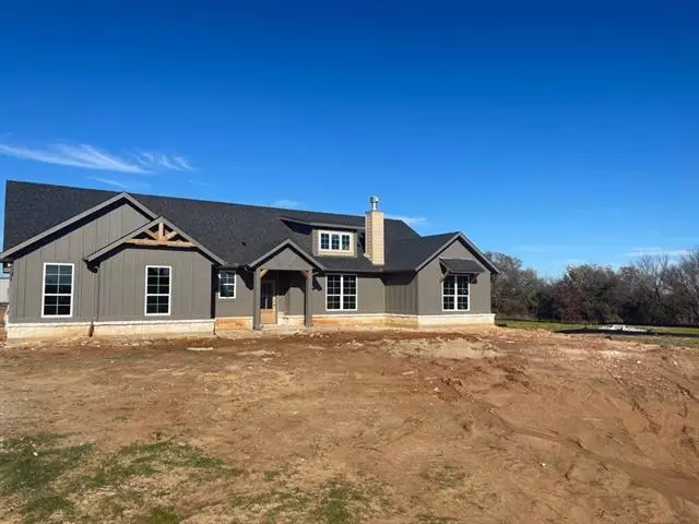 1035 Northern Oaks Court, Springtown, TX 76082