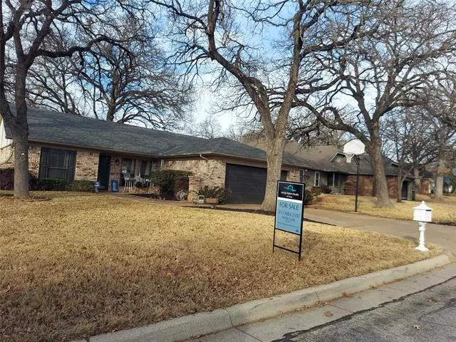 2115 Reverchon Drive, Arlington, TX 76017