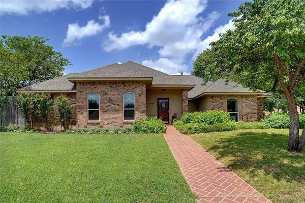 3020 Alice Court, Grapevine, TX 76051