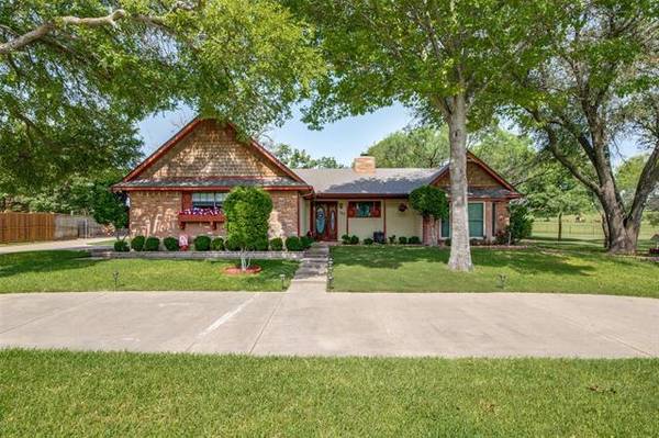 107 Hidden Oaks Drive, Hudson Oaks, TX 76087