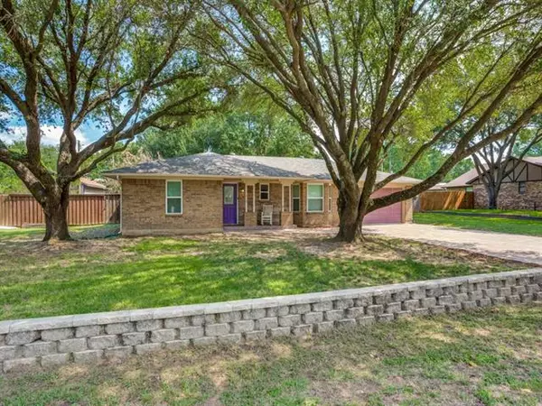 219 E Brian Street, Burleson, TX 76028