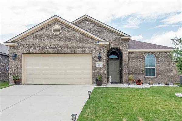 320 Lead Creek Drive, Fort Worth, TX 76131