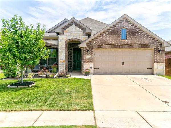 2529 Old Buck Drive, Weatherford, TX 76087